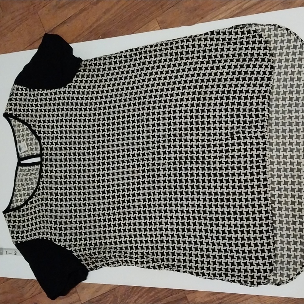 Black and White Short Sleeve Shirt